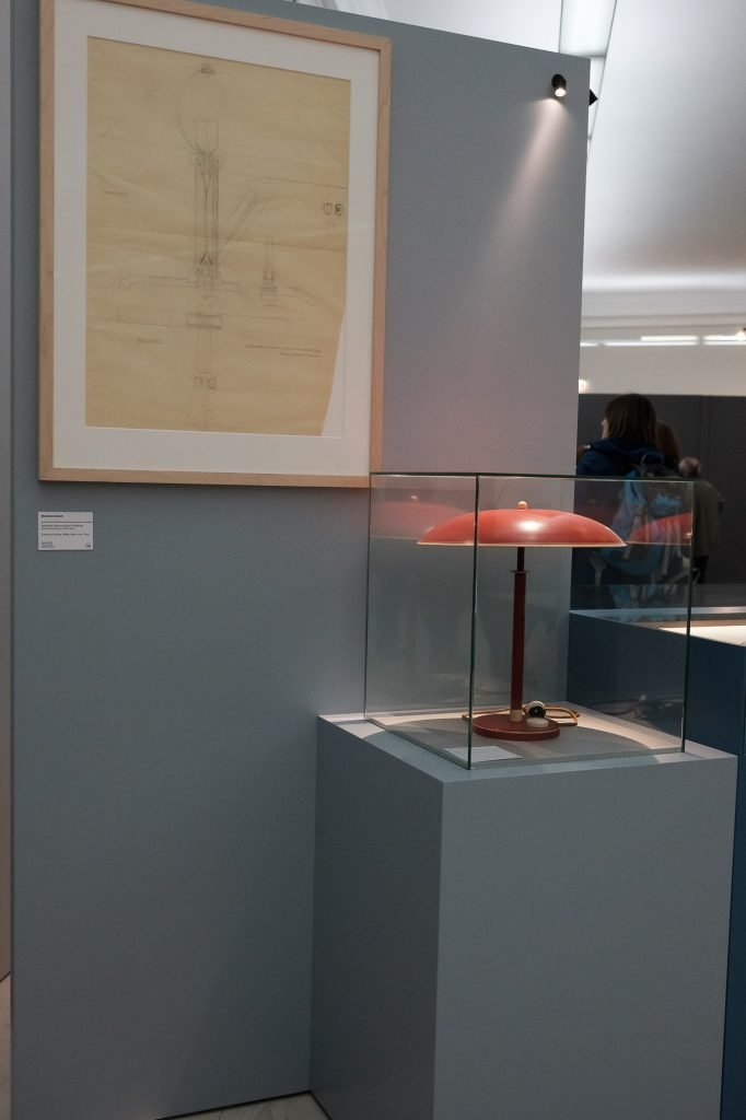 Bauhaus-Lampe mit technischer Zeichnung